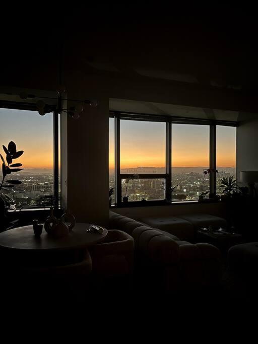 Luxury Highrise Condo Downtown La ロサンゼルス エクステリア 写真