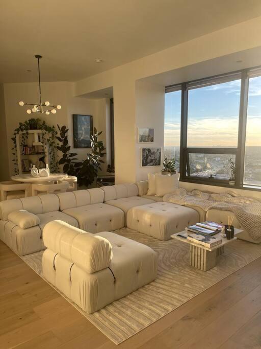 Luxury Highrise Condo Downtown La ロサンゼルス エクステリア 写真